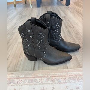 B52 Cowboy Boot in Dark Brown